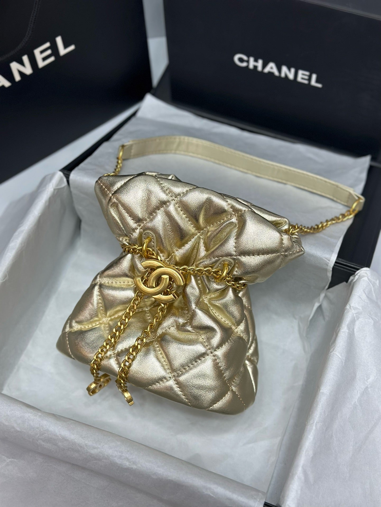 CE-Buckle bucket bag