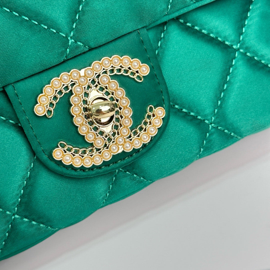 CE-Stunning velvet evening bag