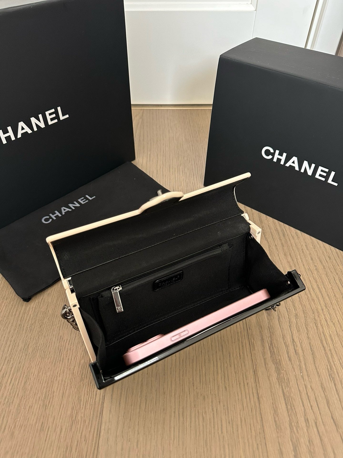 CE-Vintage Acrylic|Black and pink