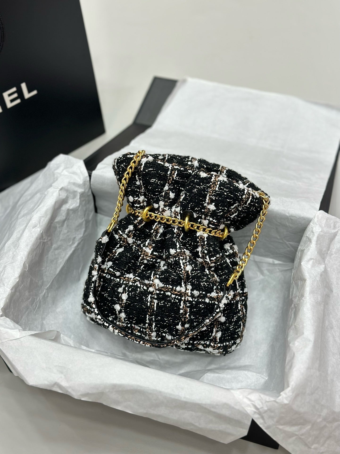 CE-Buckle bucket bag