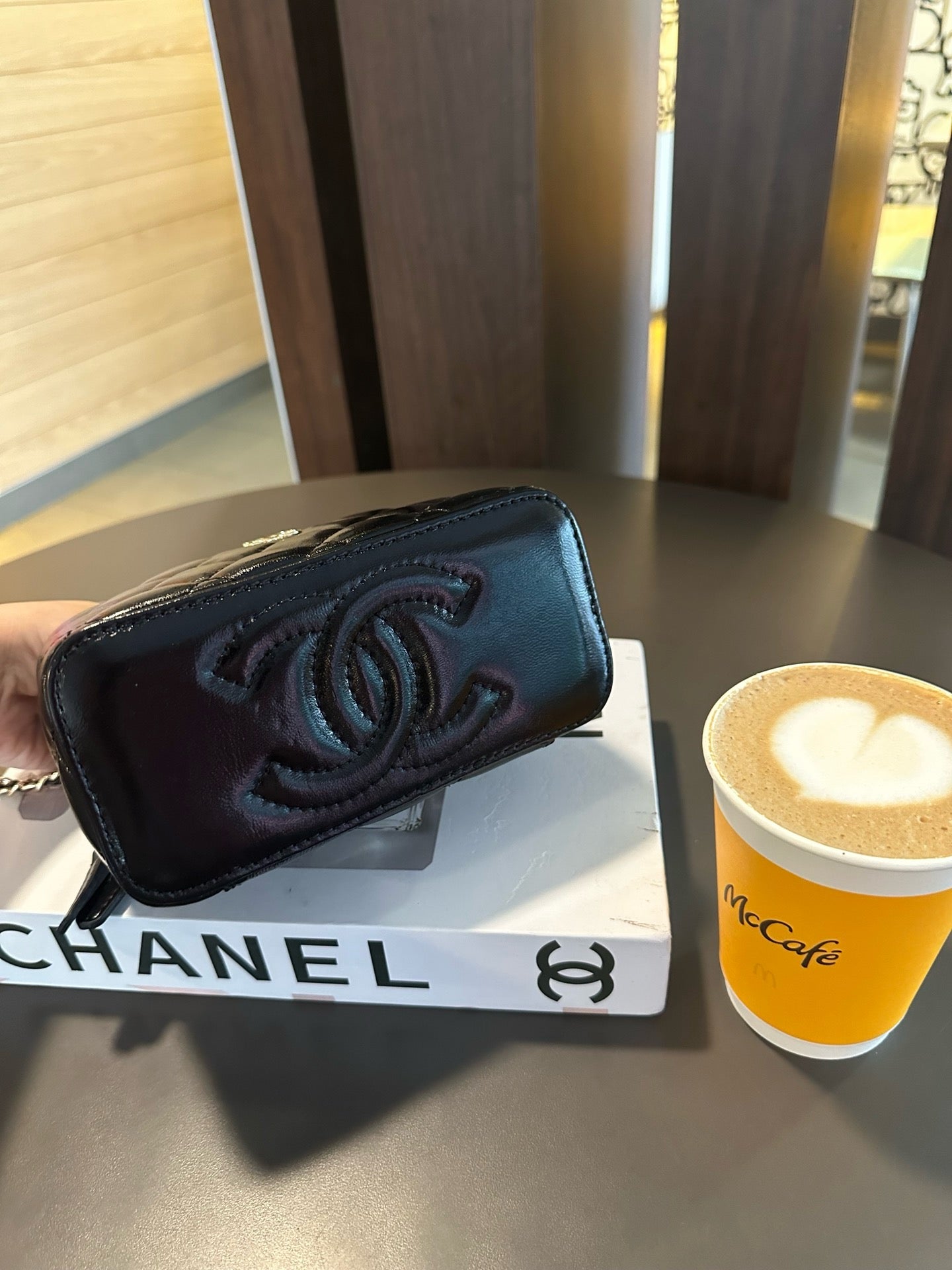 CE-24B twist leather handle box bag