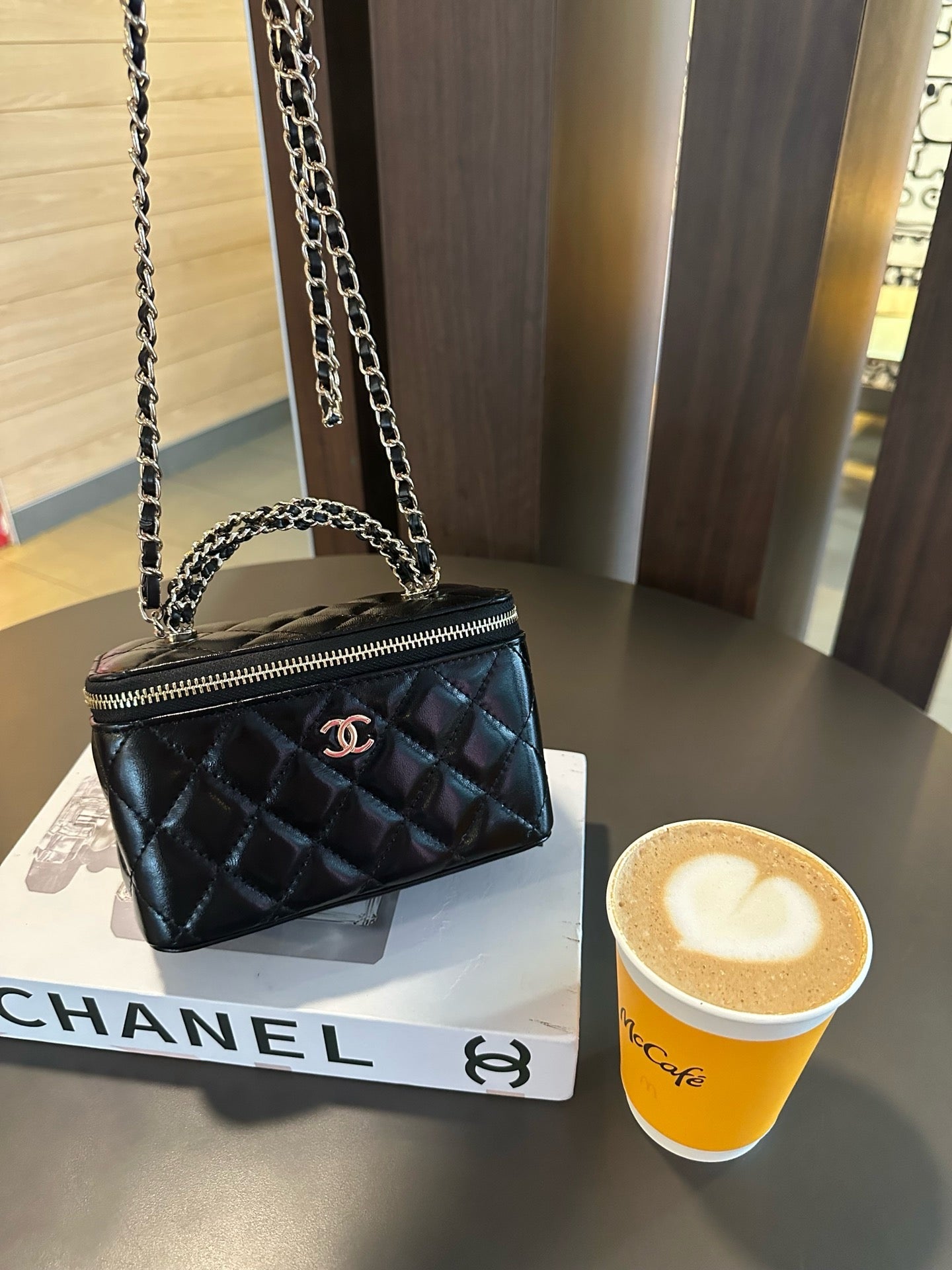 CE-24B twist leather handle box bag