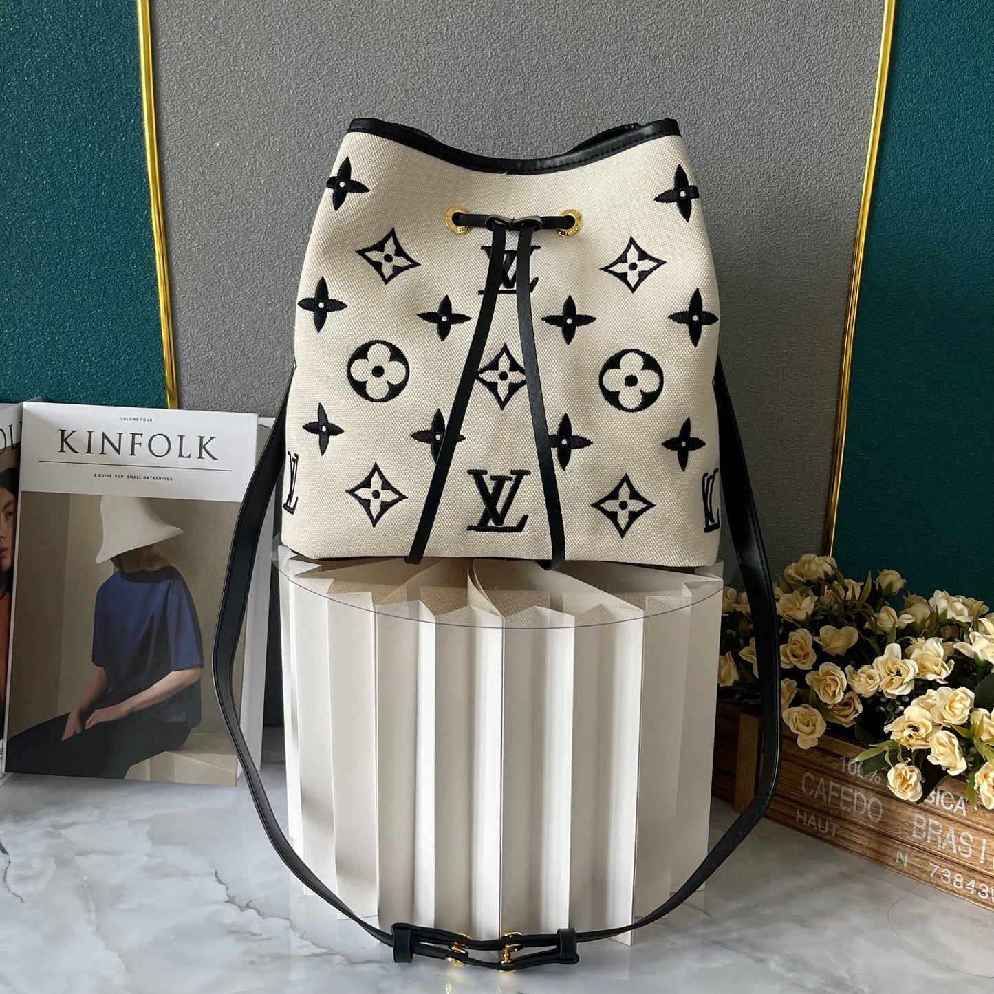 L-Bucket bag