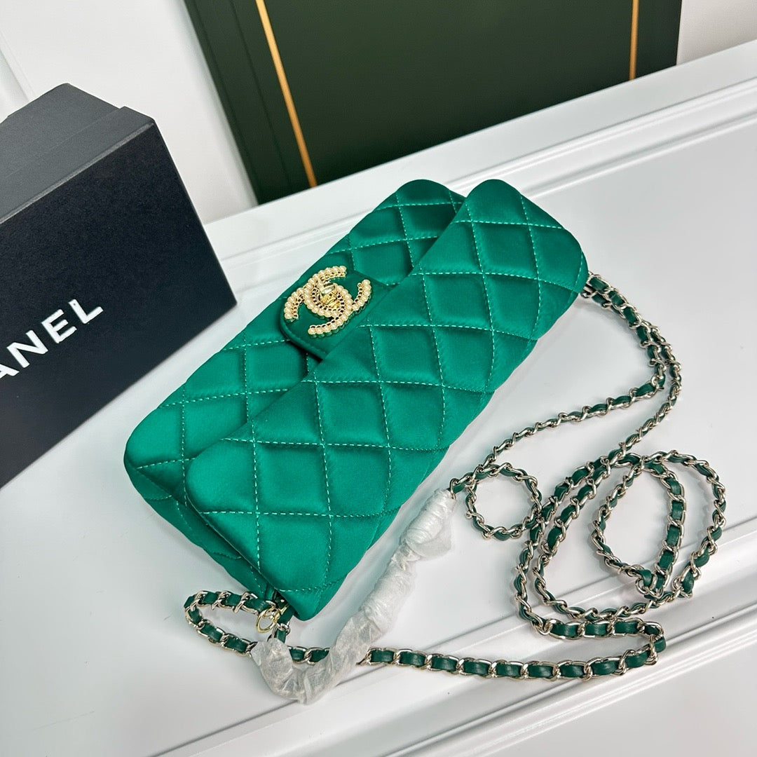 CE-Stunning velvet evening bag