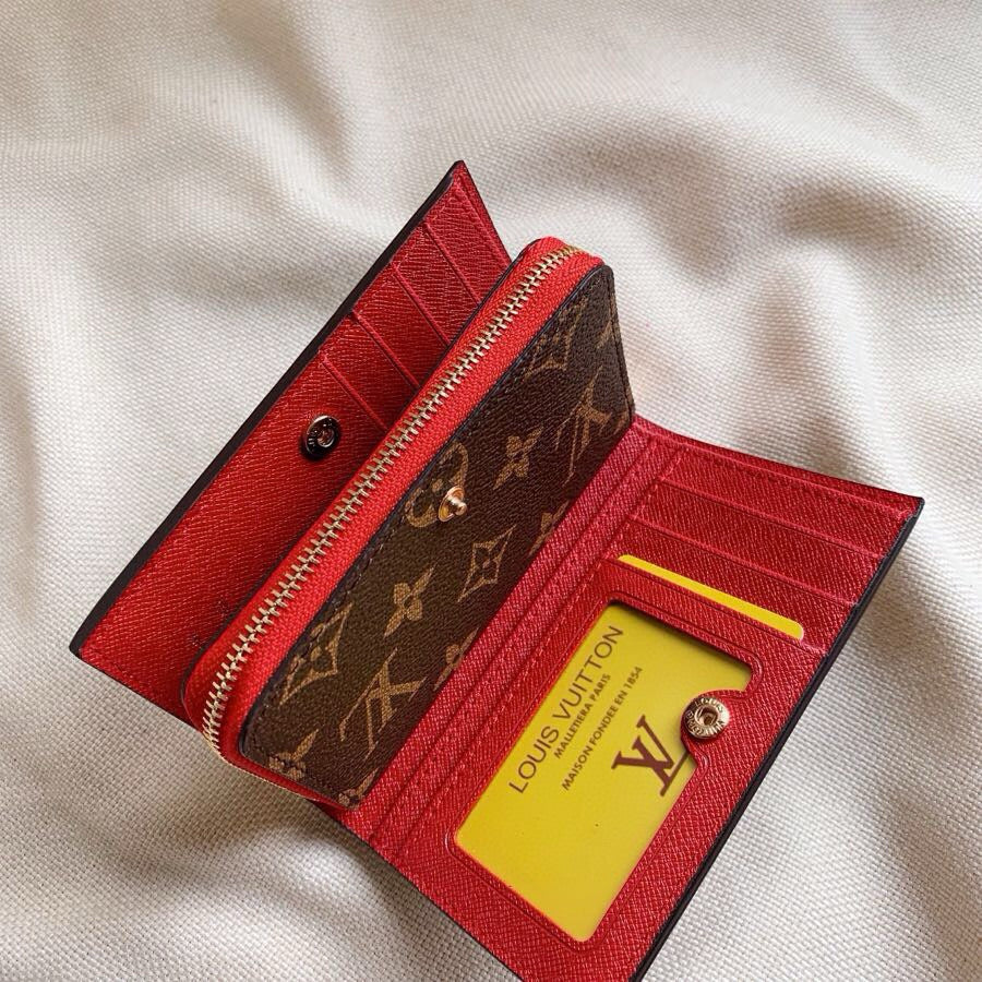 L-Small wallet with rich interior