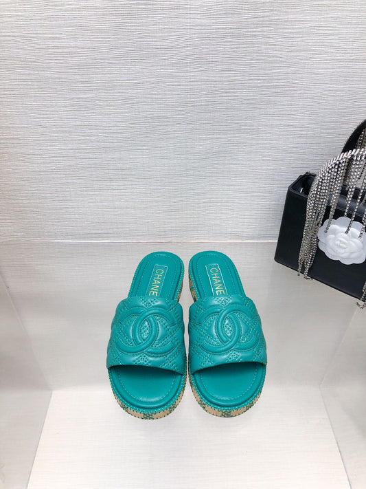 CE-Embroidered logo slippers