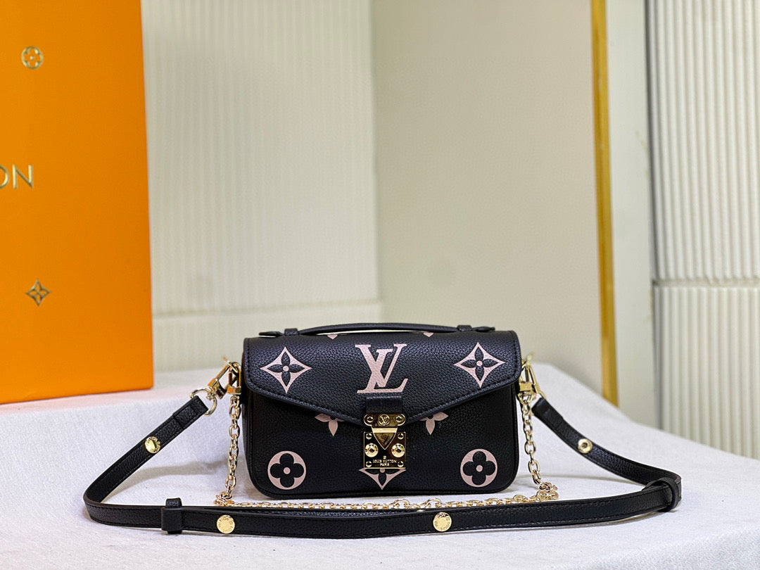 L-Pochette Metis East Wes