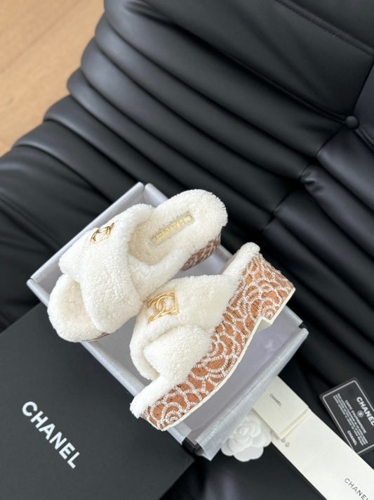 CE-Soft and fluffy fur