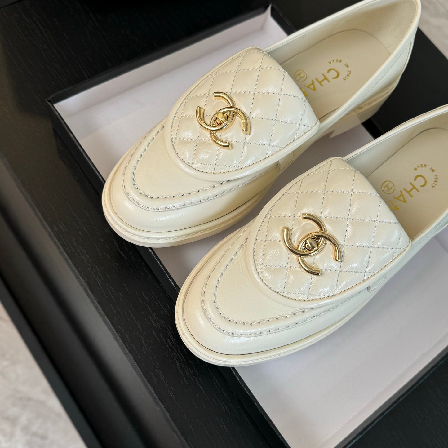 CE-Classic clamshell loafers