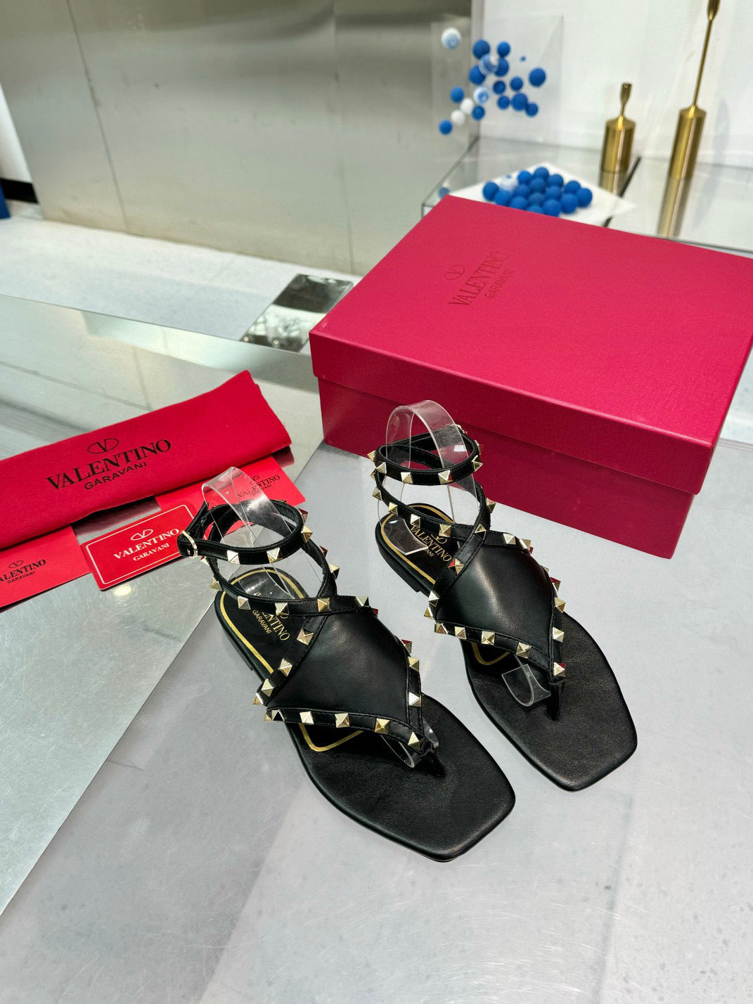 V-Milan spring and summer flat rivet