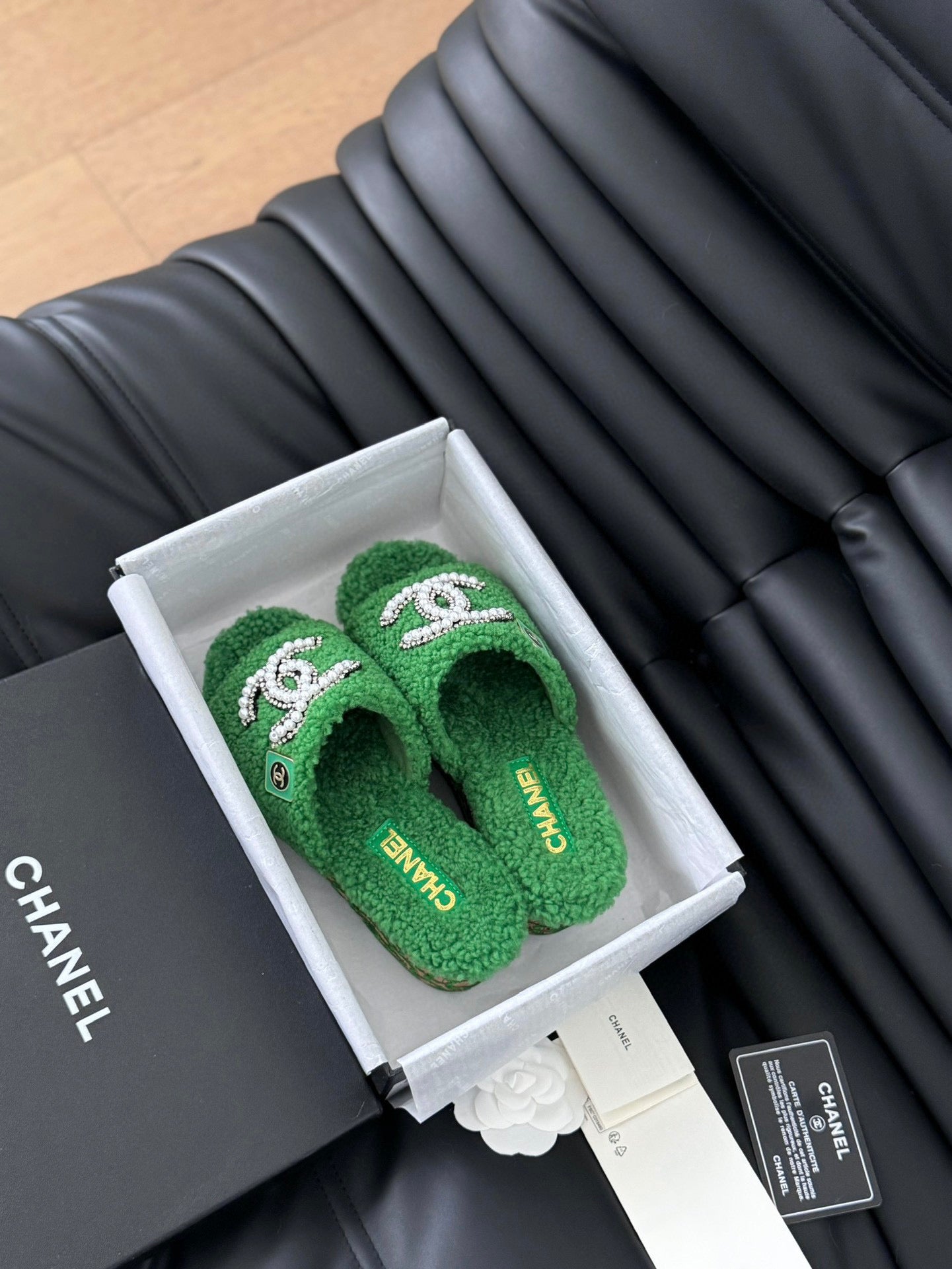 CE-New furry slippers