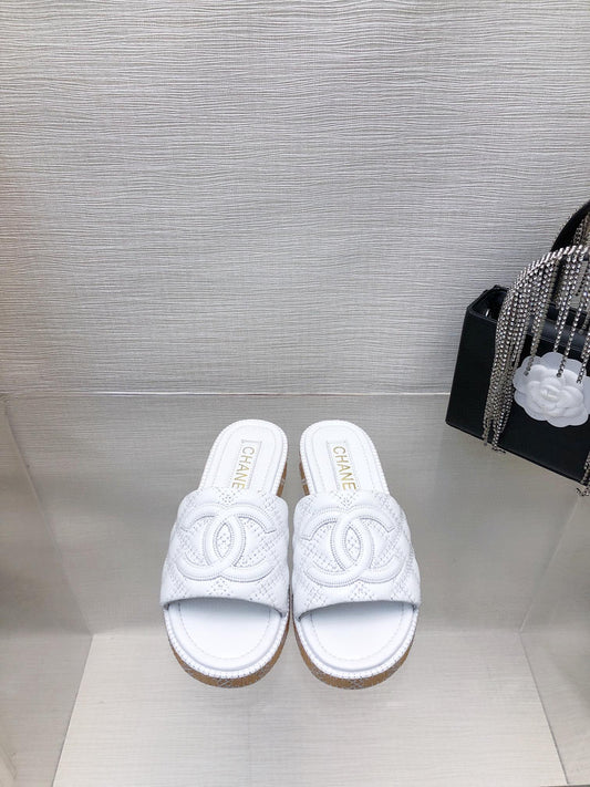 CE-Embroidered logo slippersCE-Embroidered logo slippers