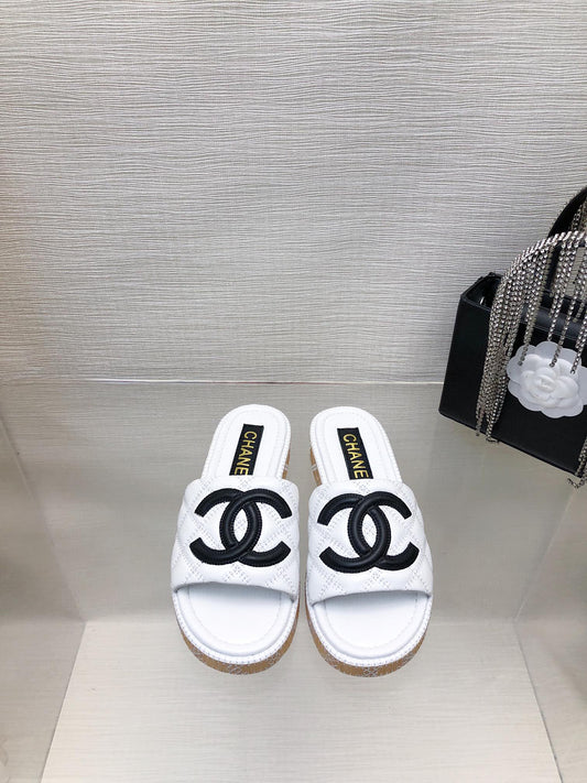 CE-Embroidered logo slippers
