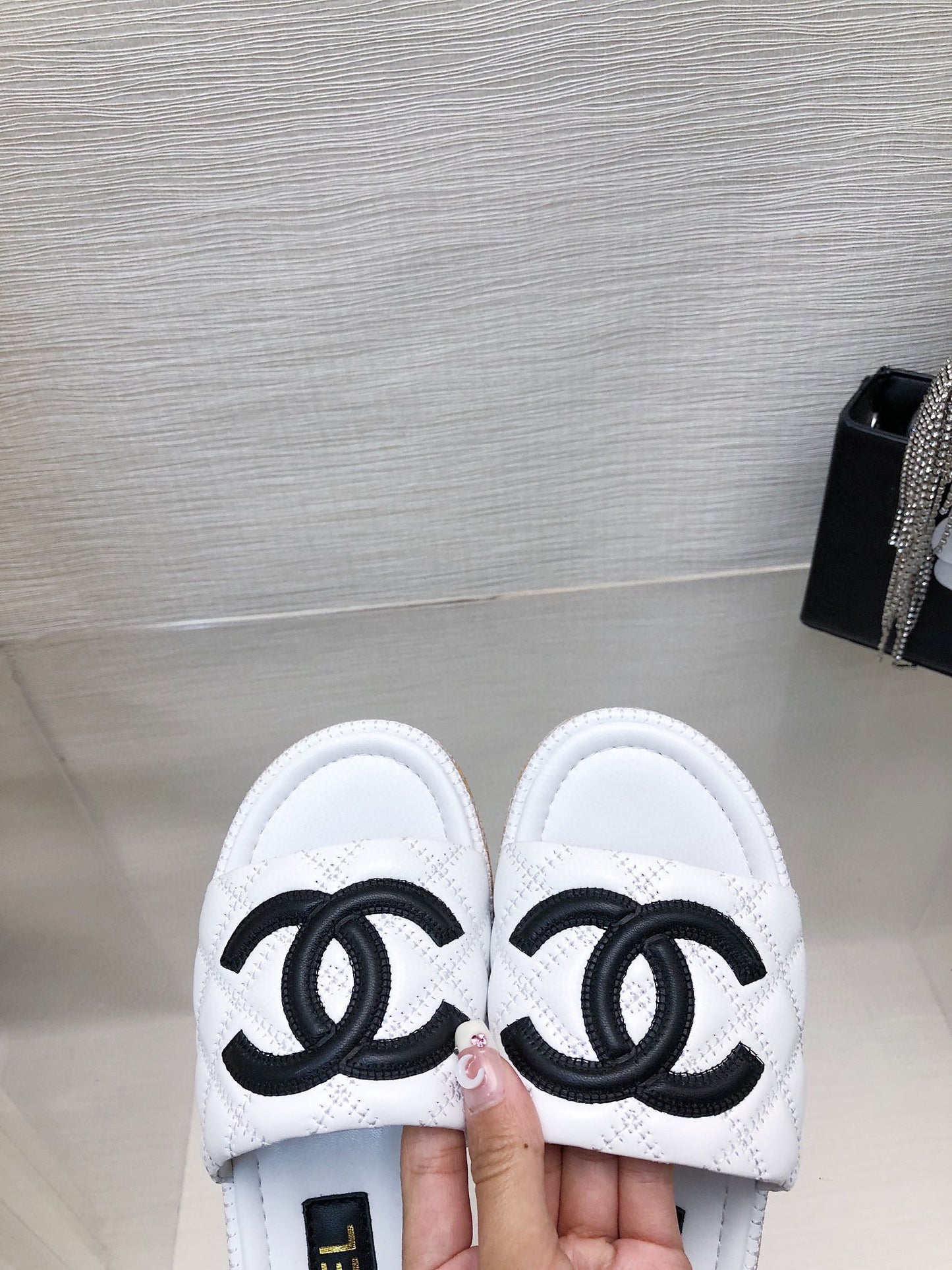 CE-Embroidered logo slippers