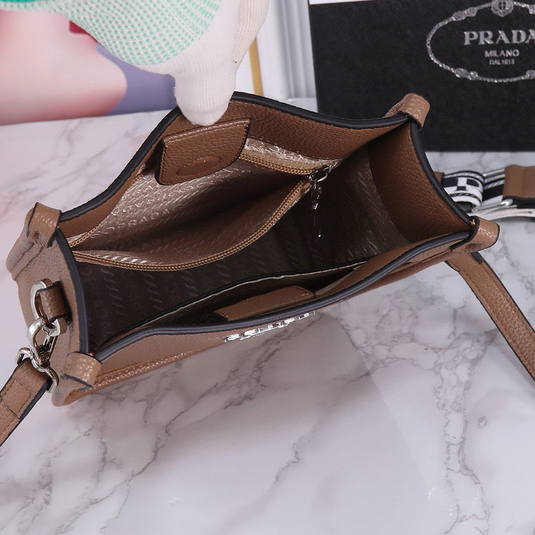 P-Double shoulder strap bag