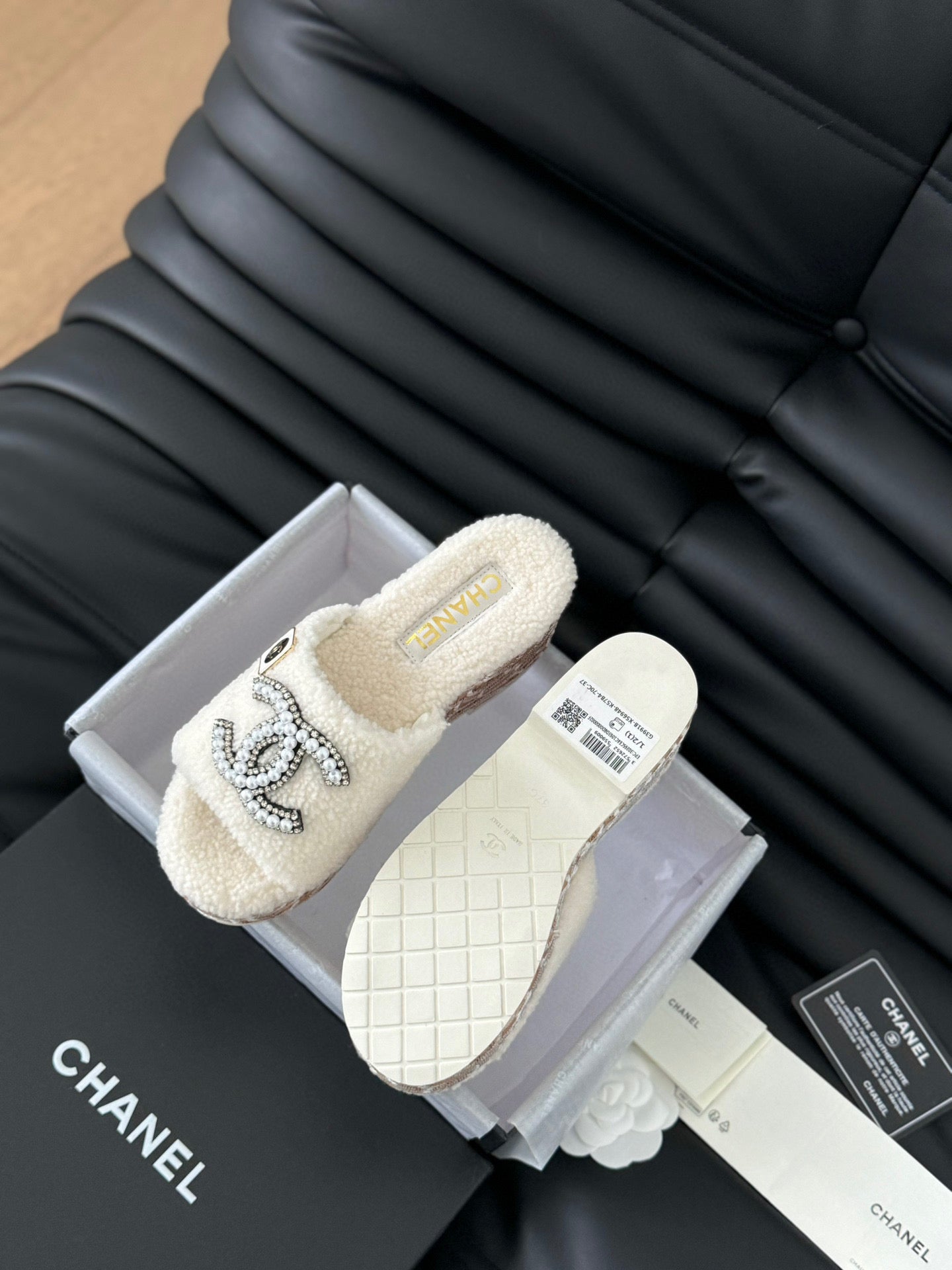 CE-New furry slippers