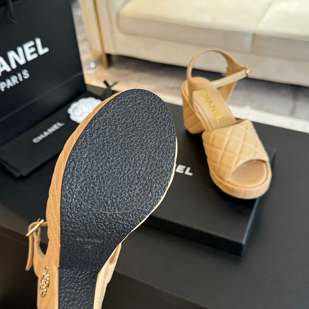 CE-Platform wedge sandals
