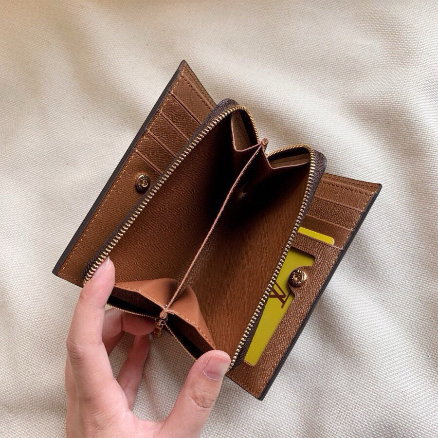 L-Small wallet with rich interior