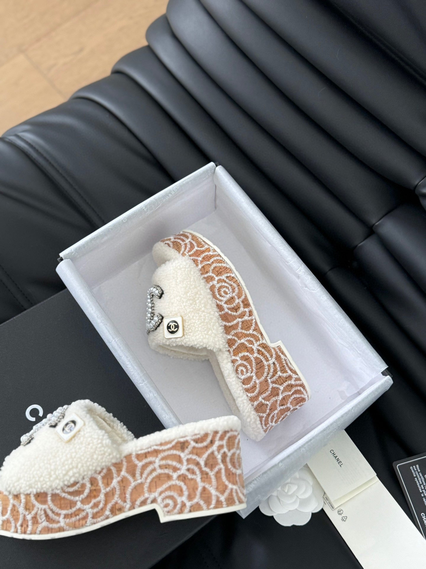 CE-New furry slippers
