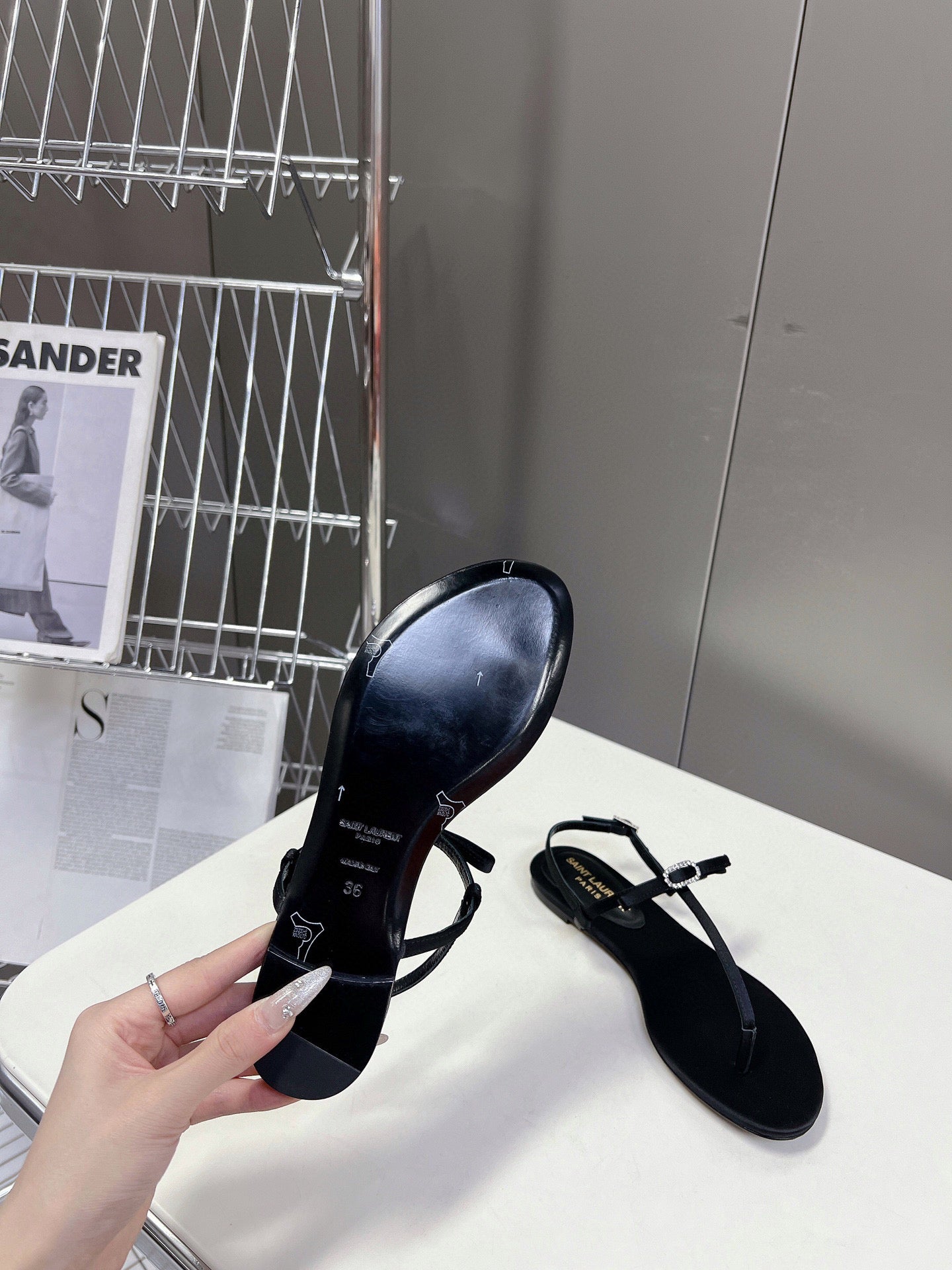 Y-Diamond Buckle Flat Heels Sandals