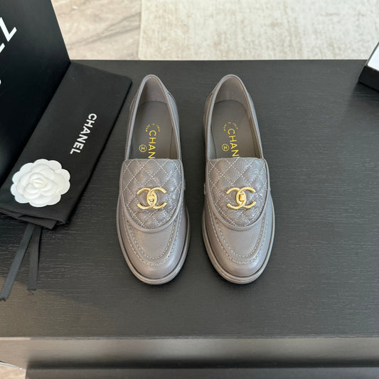 CE-Classic clamshell loafers