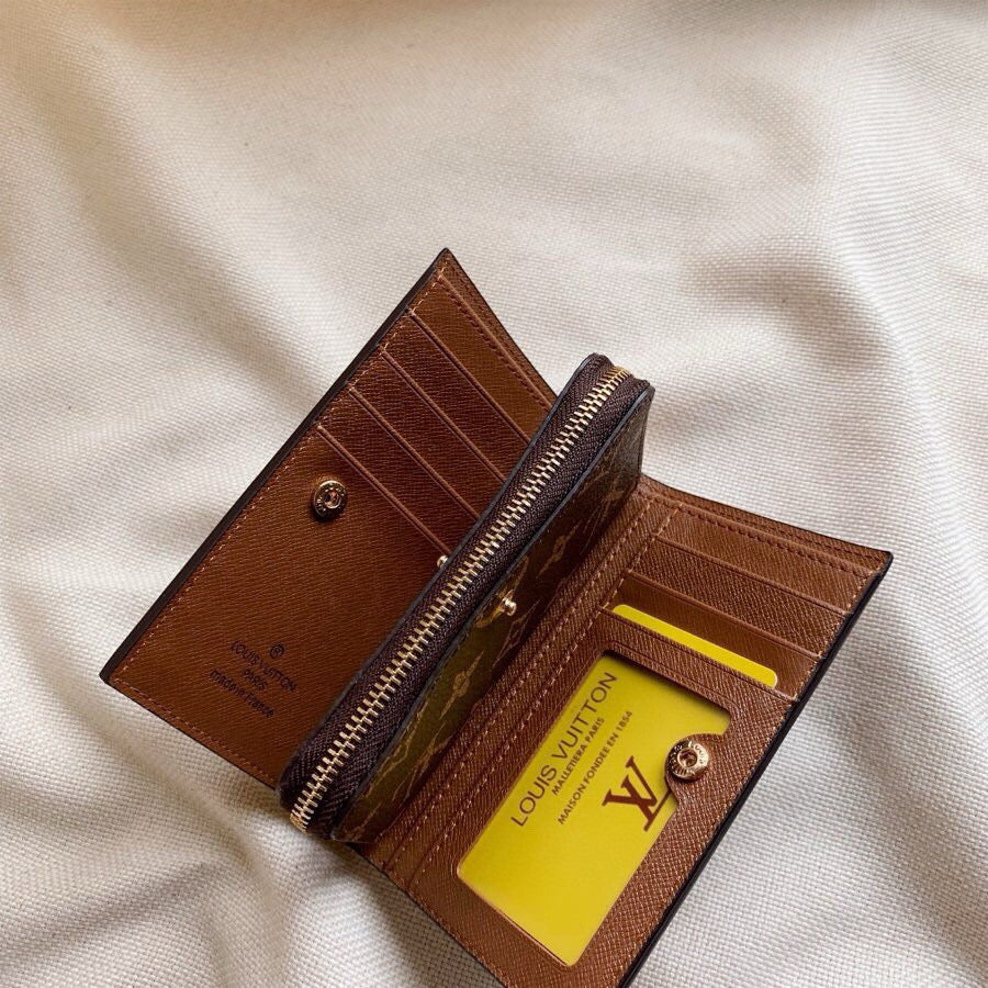 L-Small wallet with rich interior