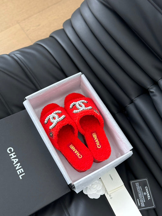 CE-New furry slippers