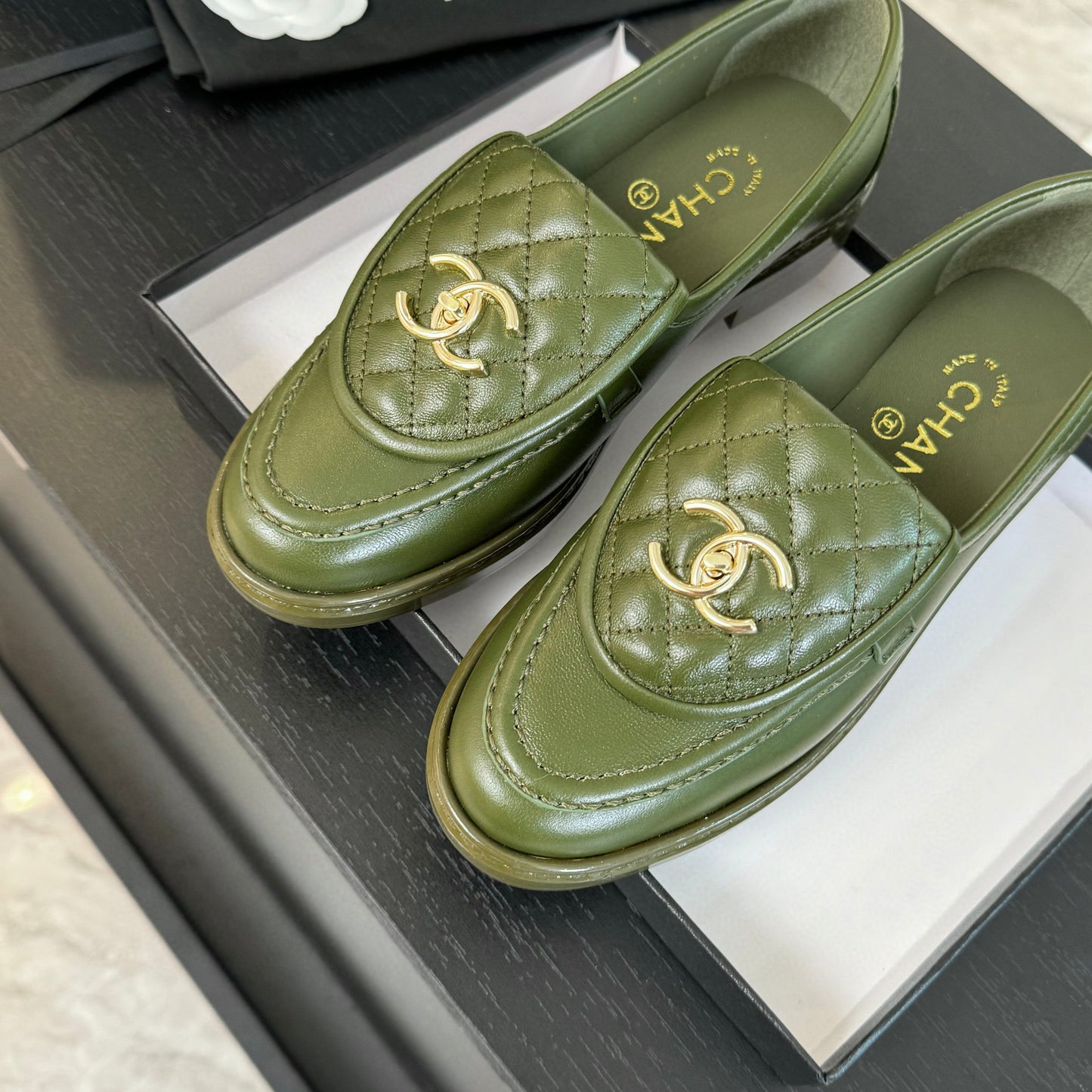 CE-Classic clamshell loafers