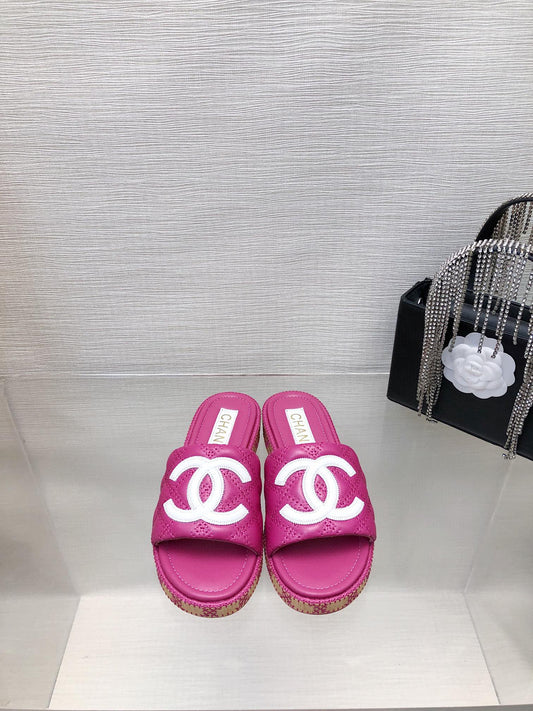 CE-Embroidered logo slippers