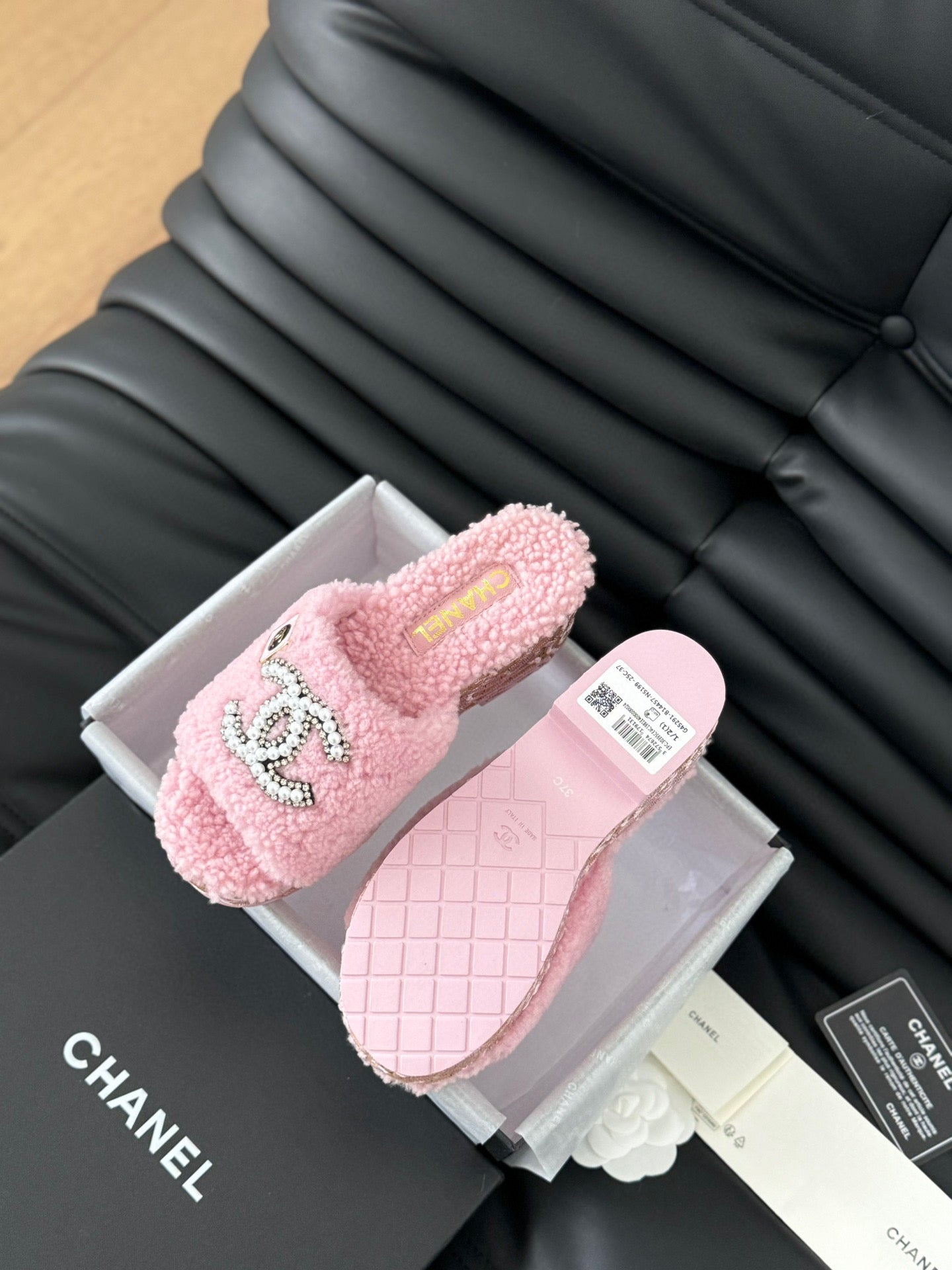 CE-New furry slippers