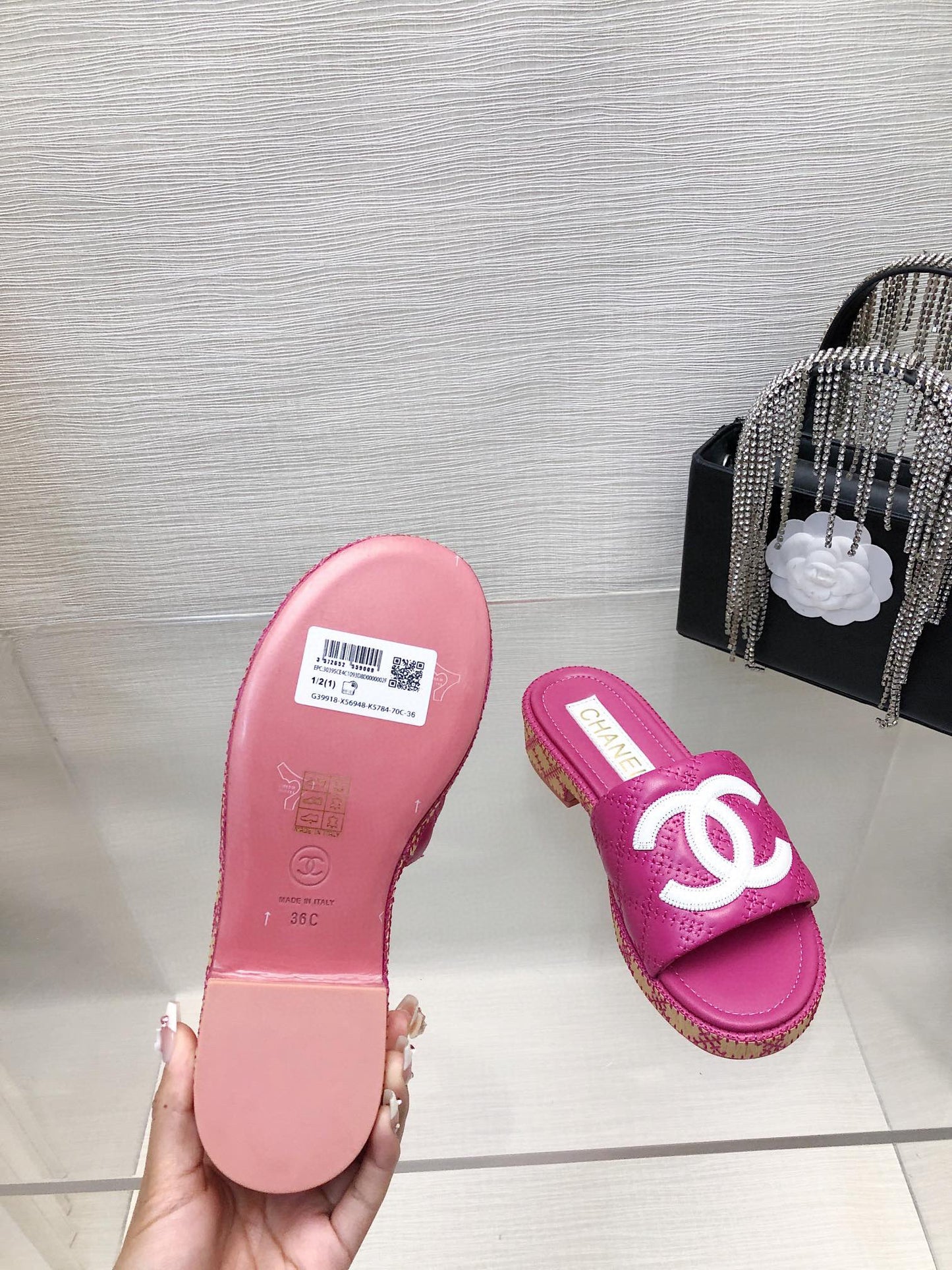 CE-Embroidered logo slippers