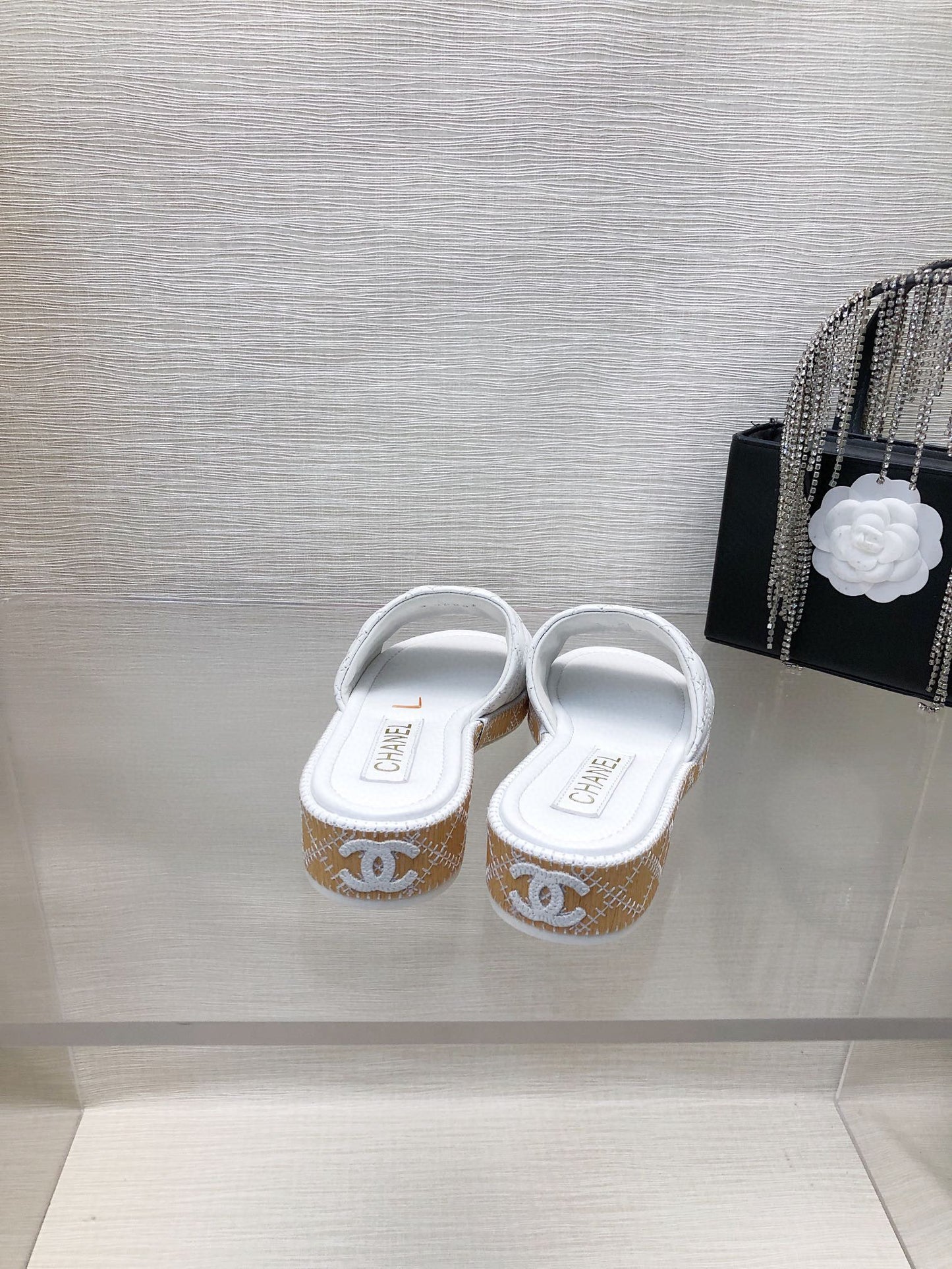 CE-Embroidered logo slippersCE-Embroidered logo slippers