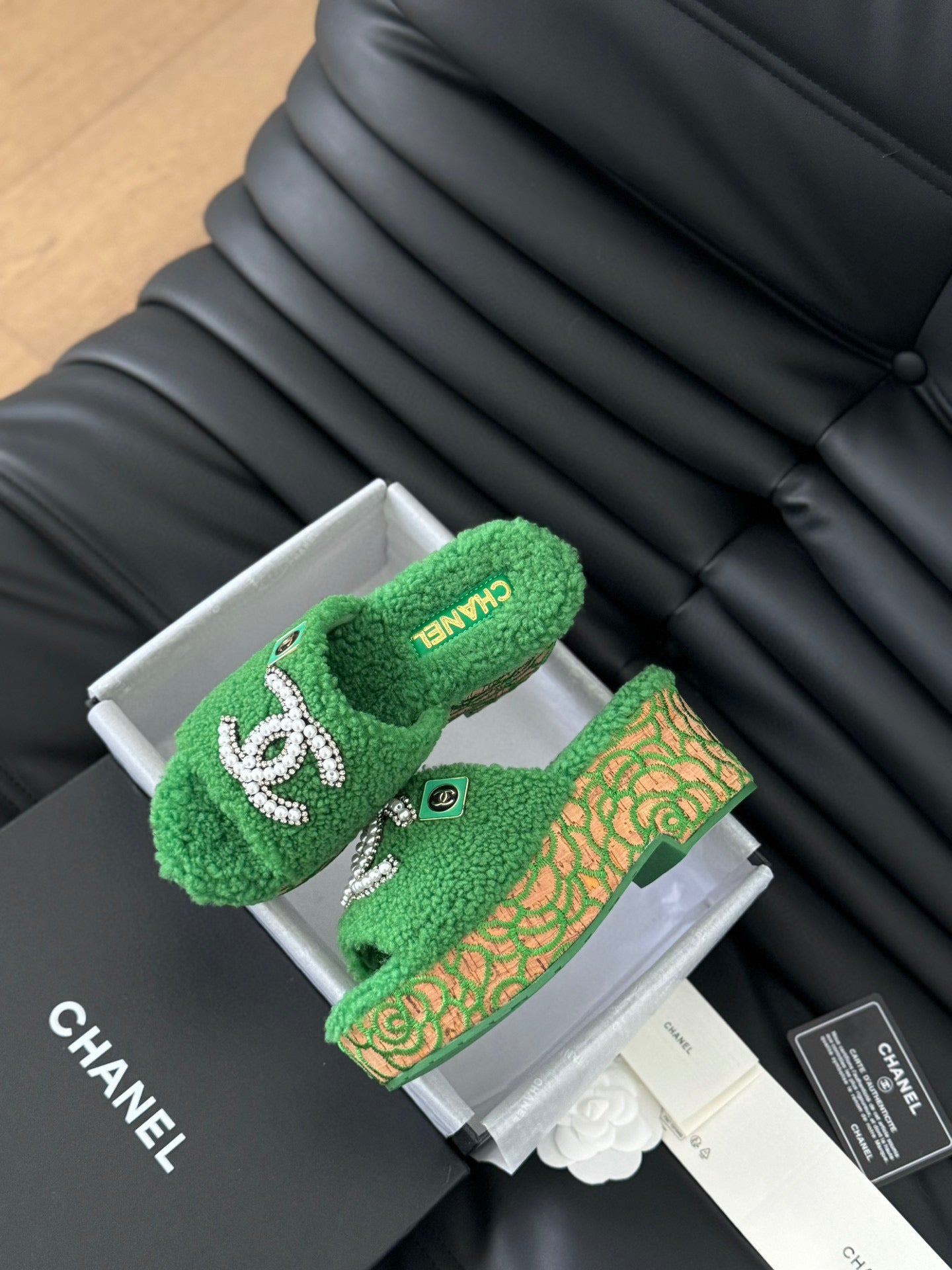CE-New furry slippers