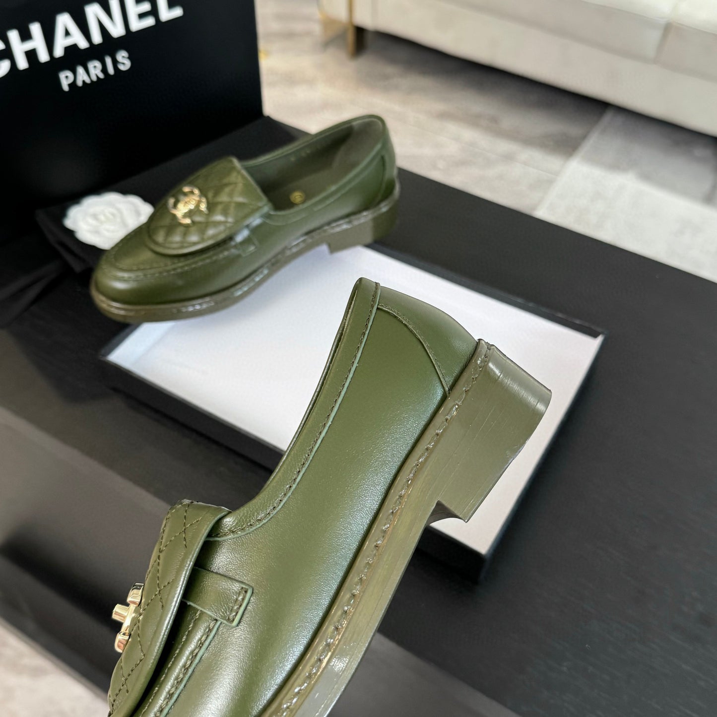 CE-Classic clamshell loafers