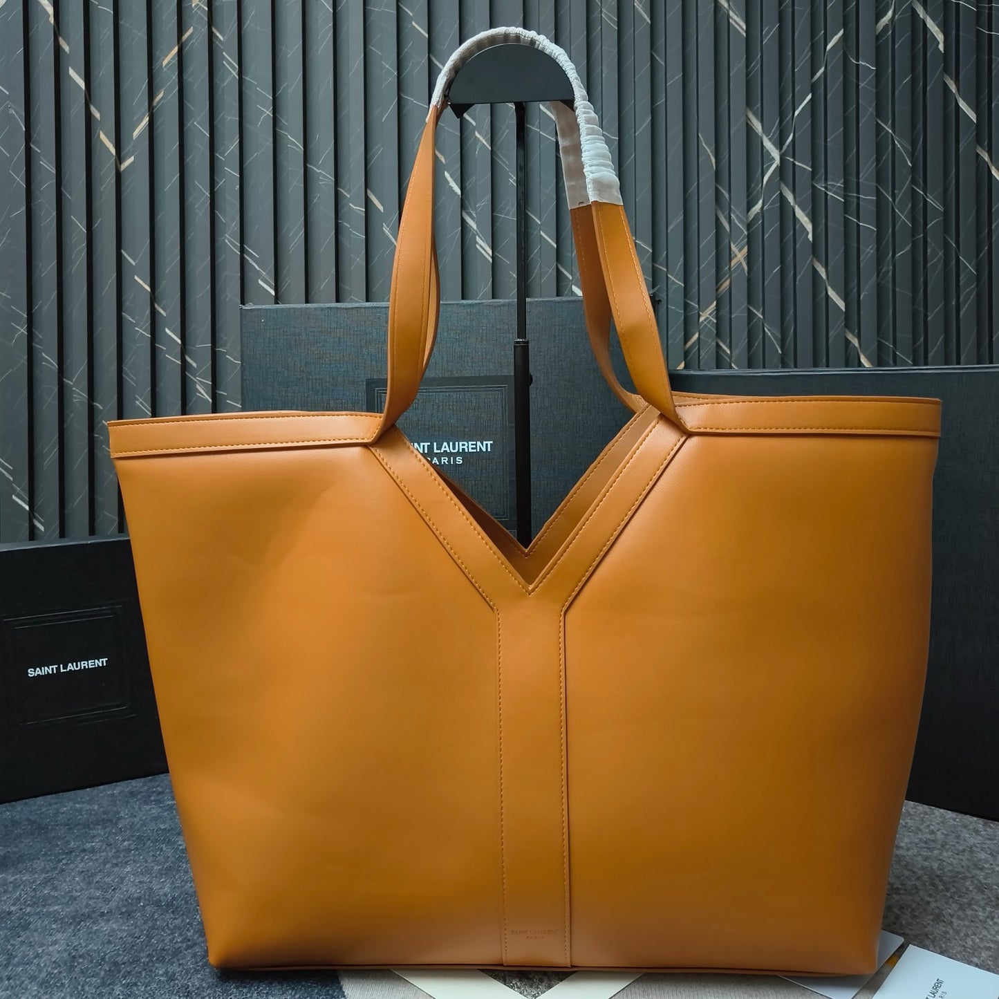 Y-New fine grain leather tote bag!