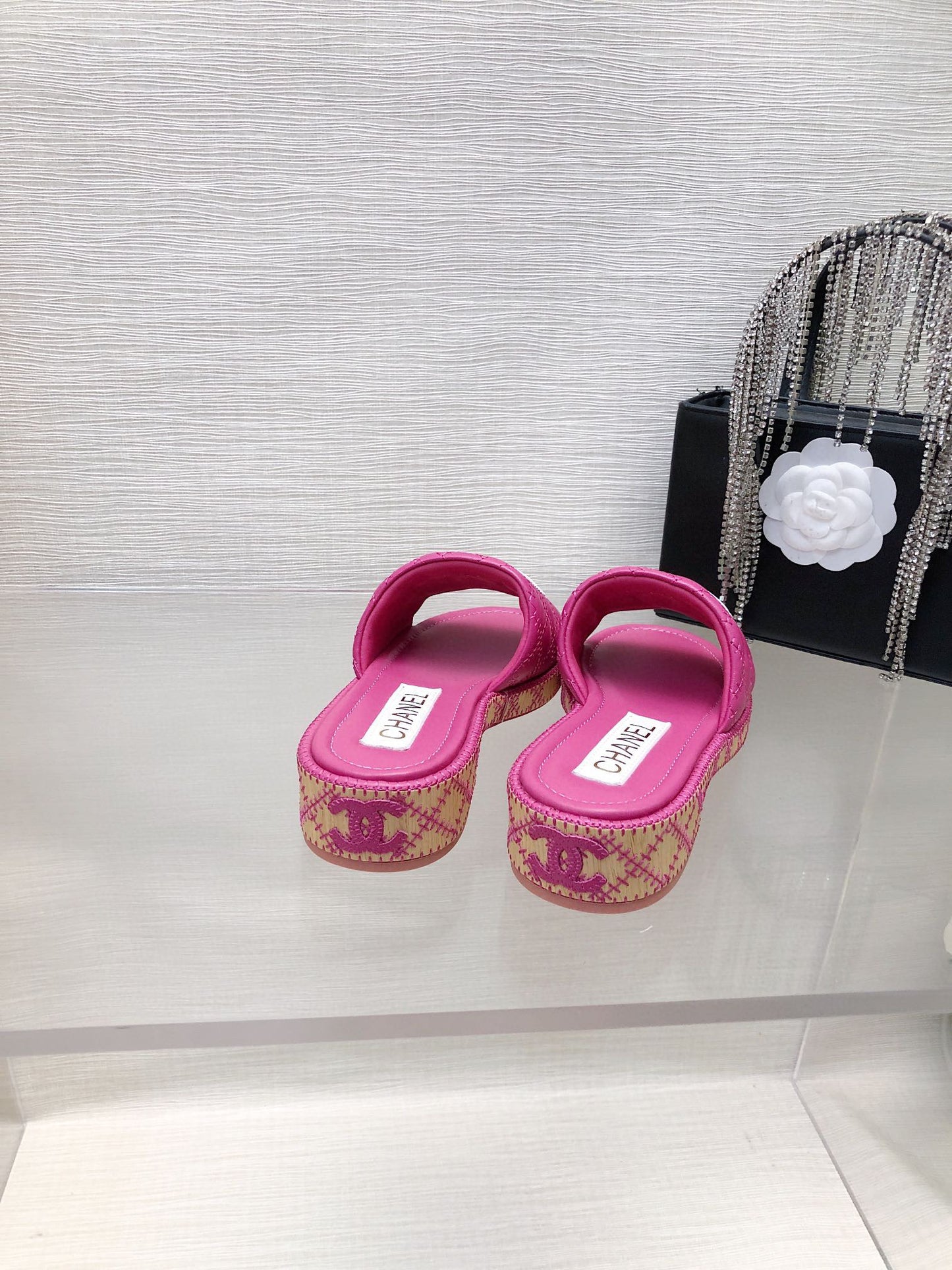 CE-Embroidered logo slippers
