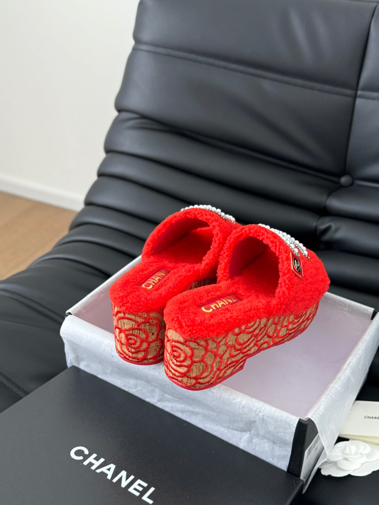 CE-New furry slippers