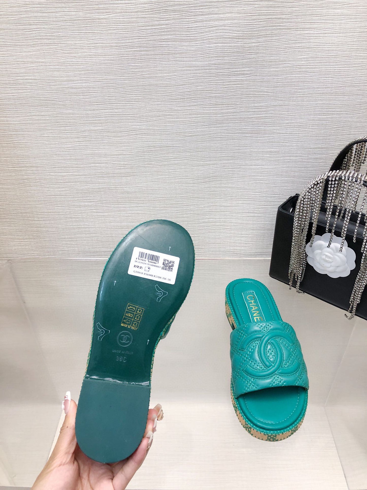 CE-Embroidered logo slippers