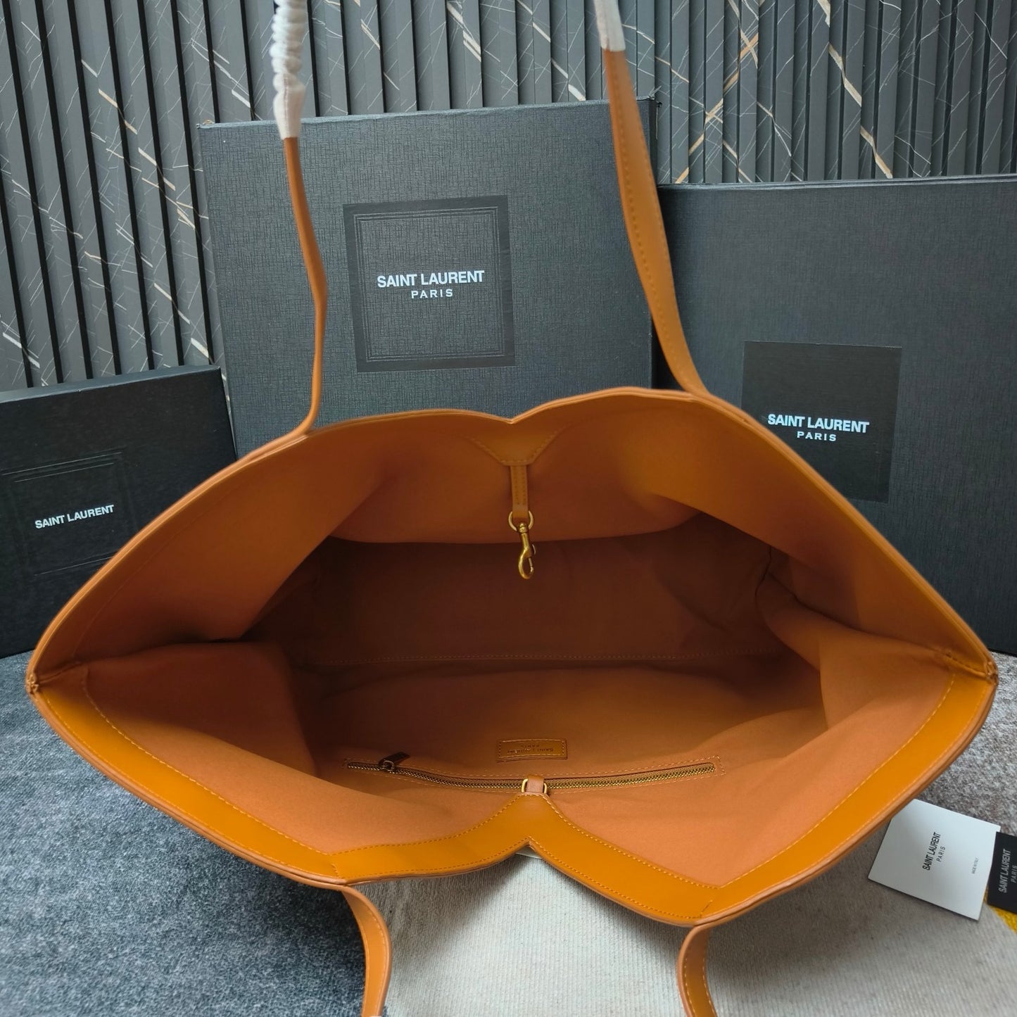 Y-New fine grain leather tote bag!