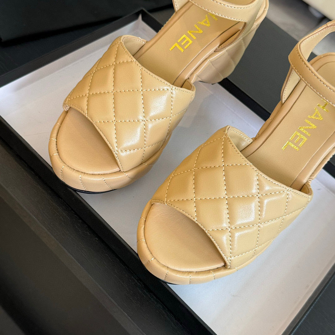 CE-Platform wedge sandals