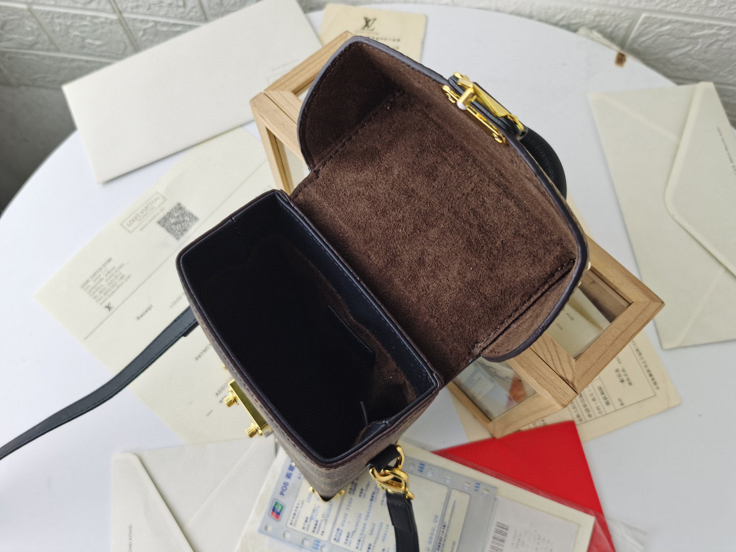 L- Camera Box