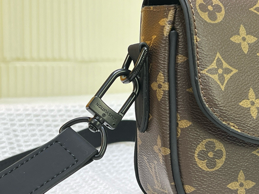 Louis Vuitton-CROSSBODY BAG