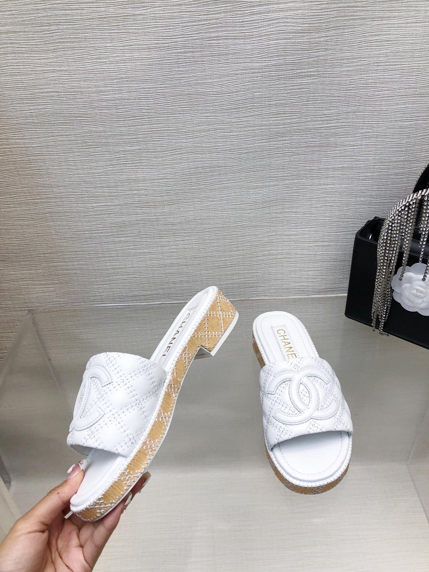 CE-Embroidered logo slippersCE-Embroidered logo slippers