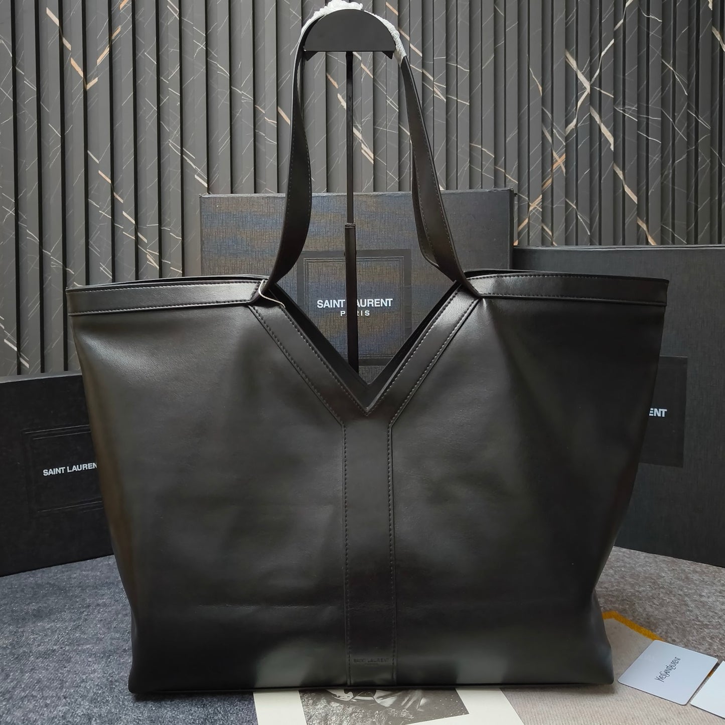 Y-New fine grain leather tote bag!