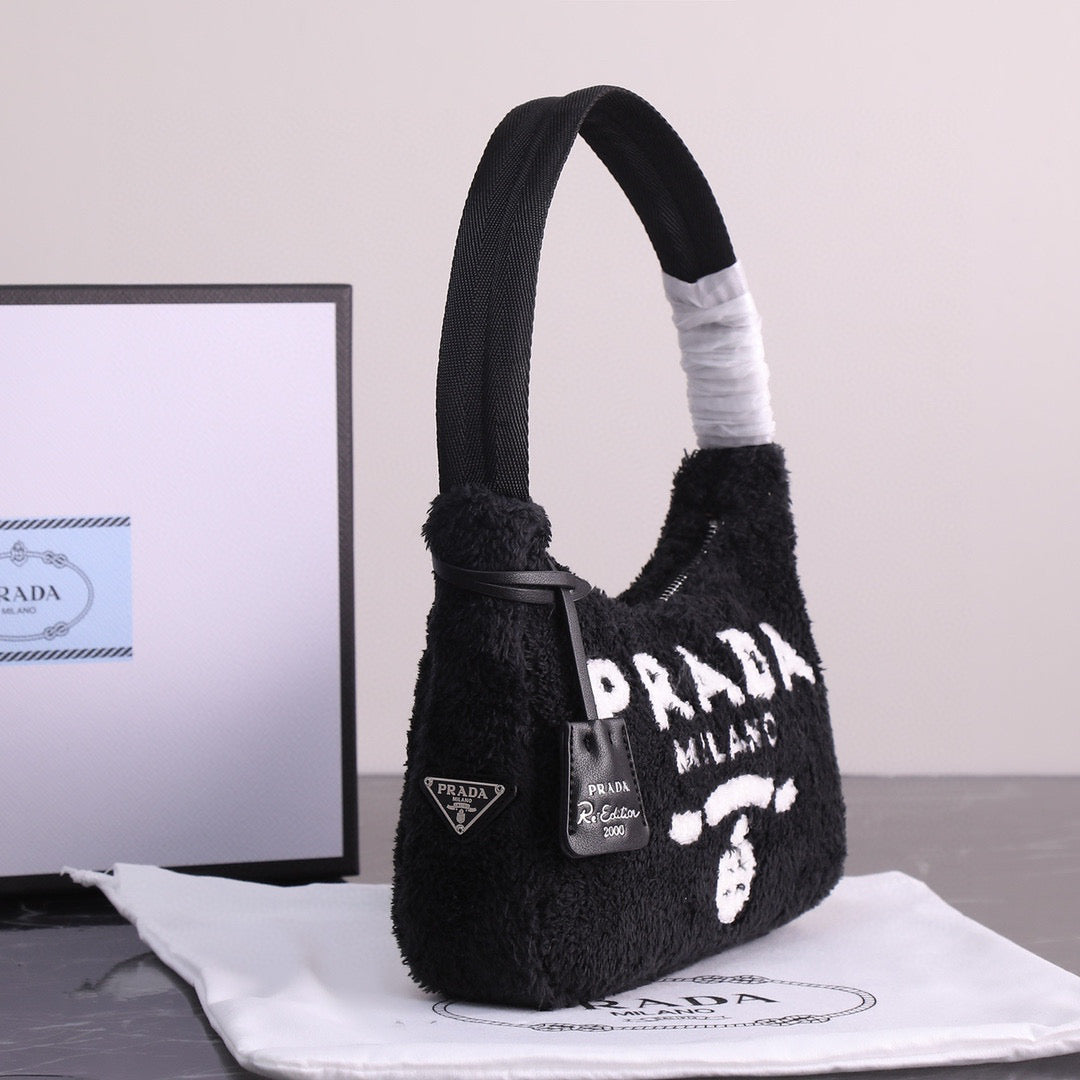 P-Hobo’s popular hand-carrying plush bag