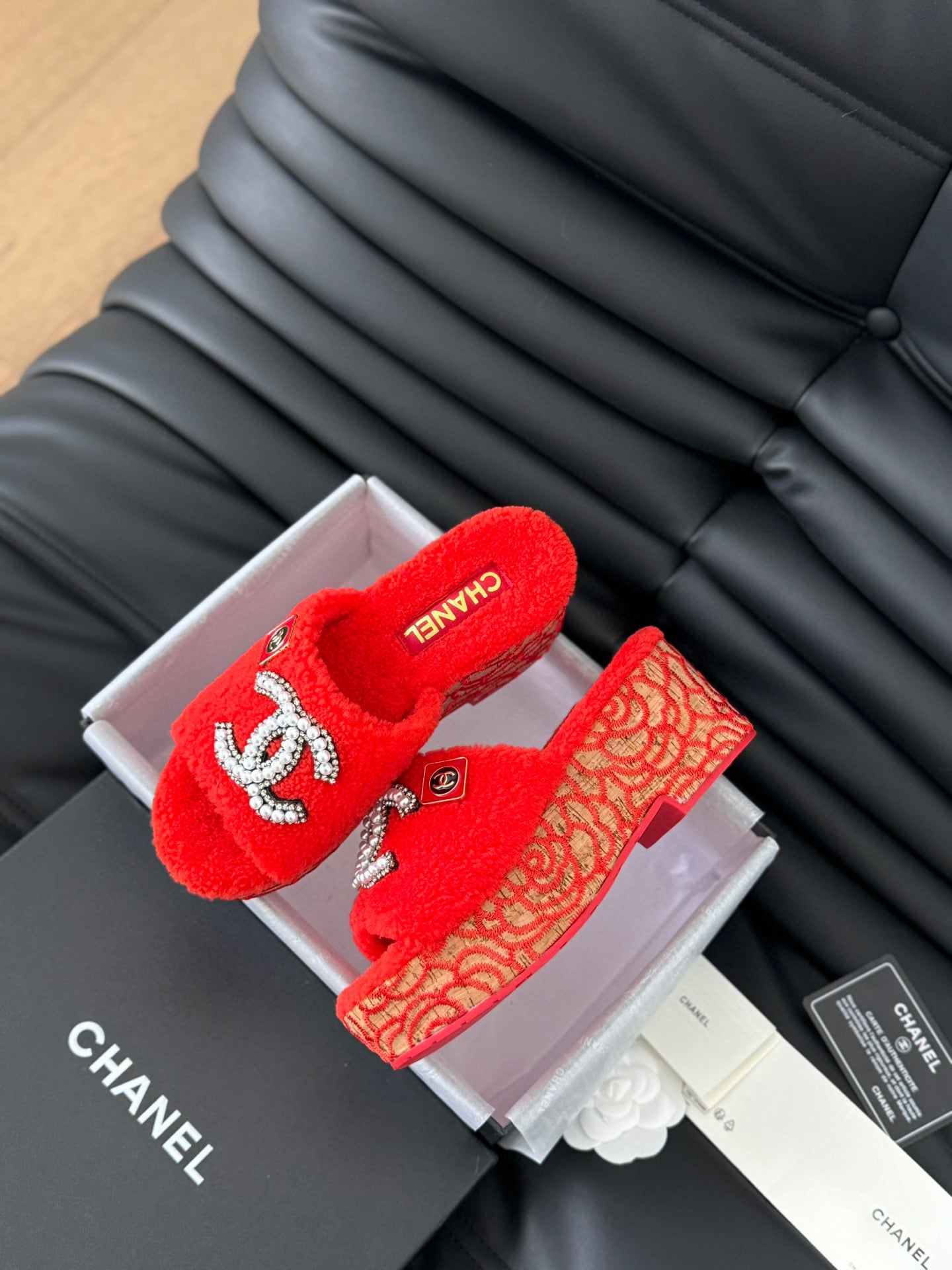 CE-New furry slippers