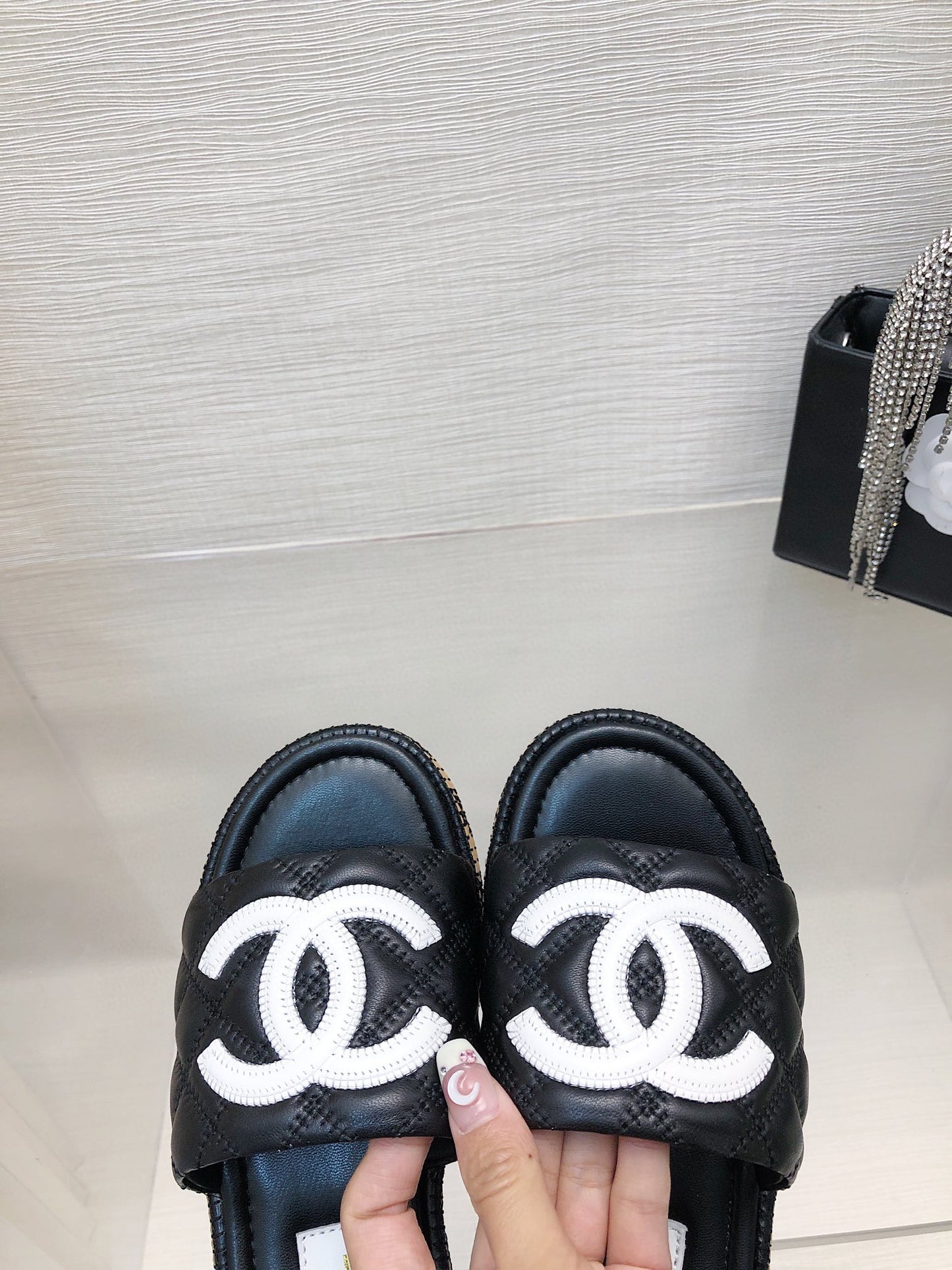 CE-Embroidered logo slippers