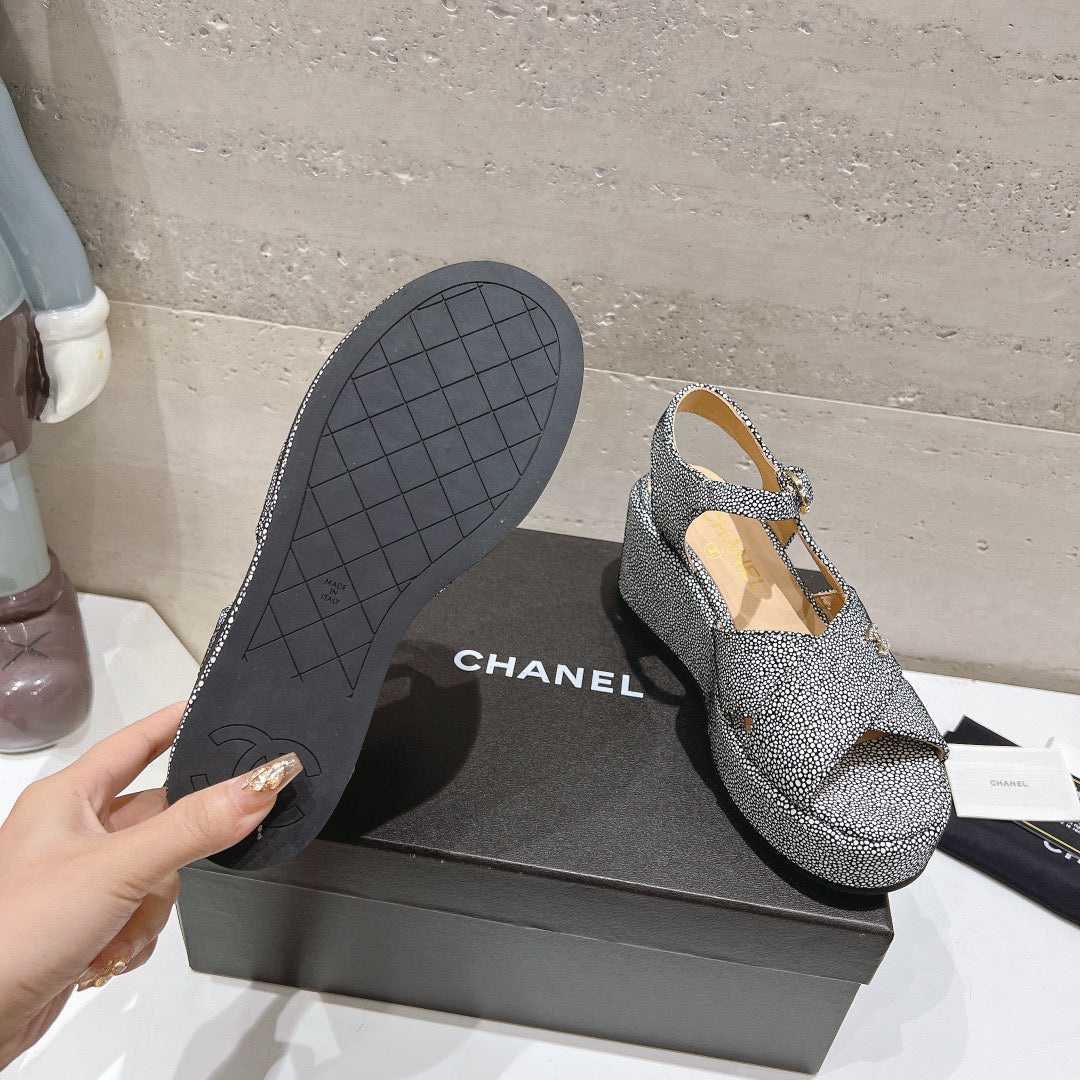 CE-High heel sandals