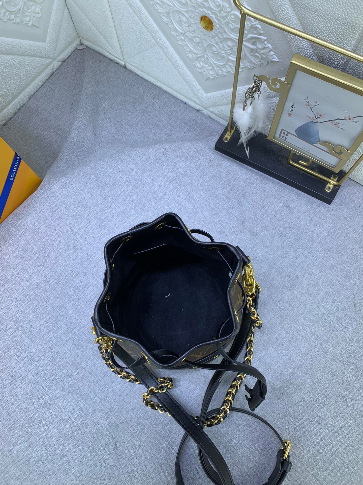 L-Fortune bucket bag