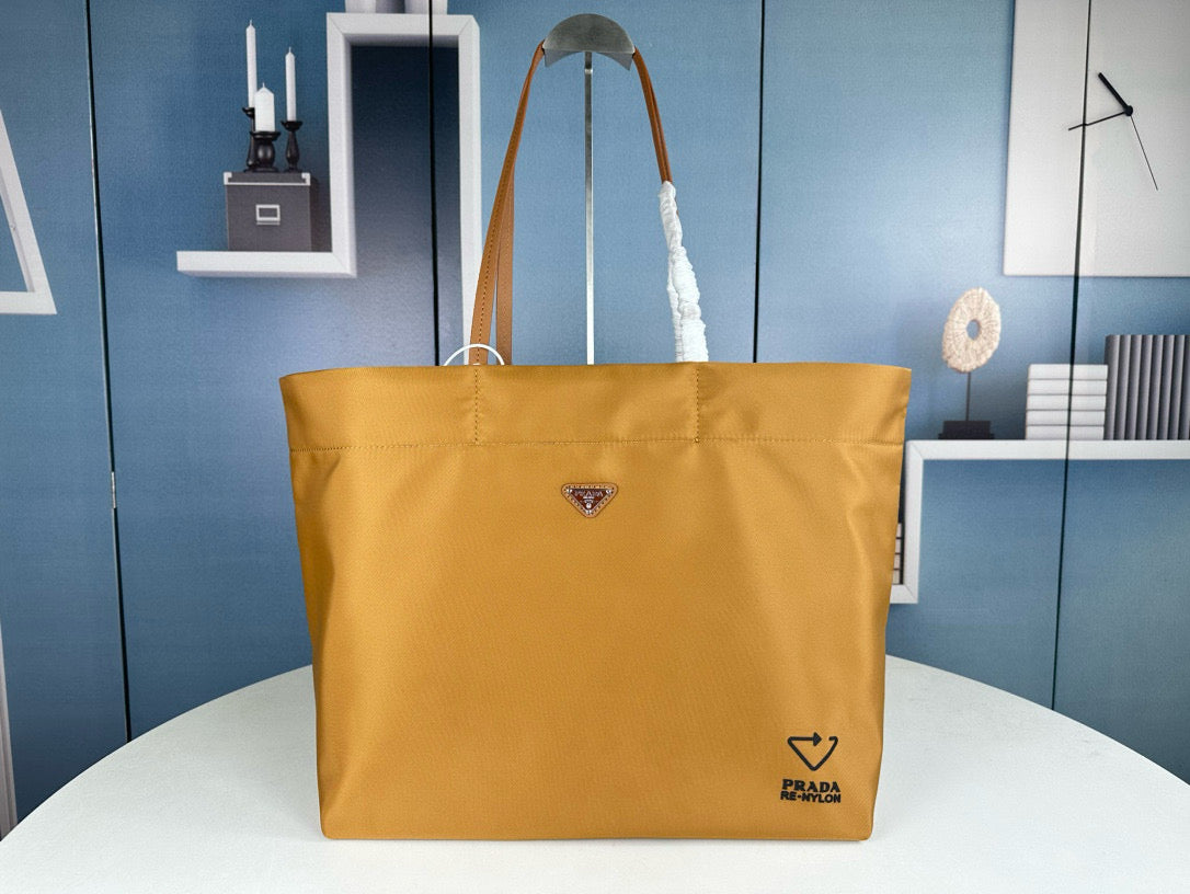 P-nylon tote bag